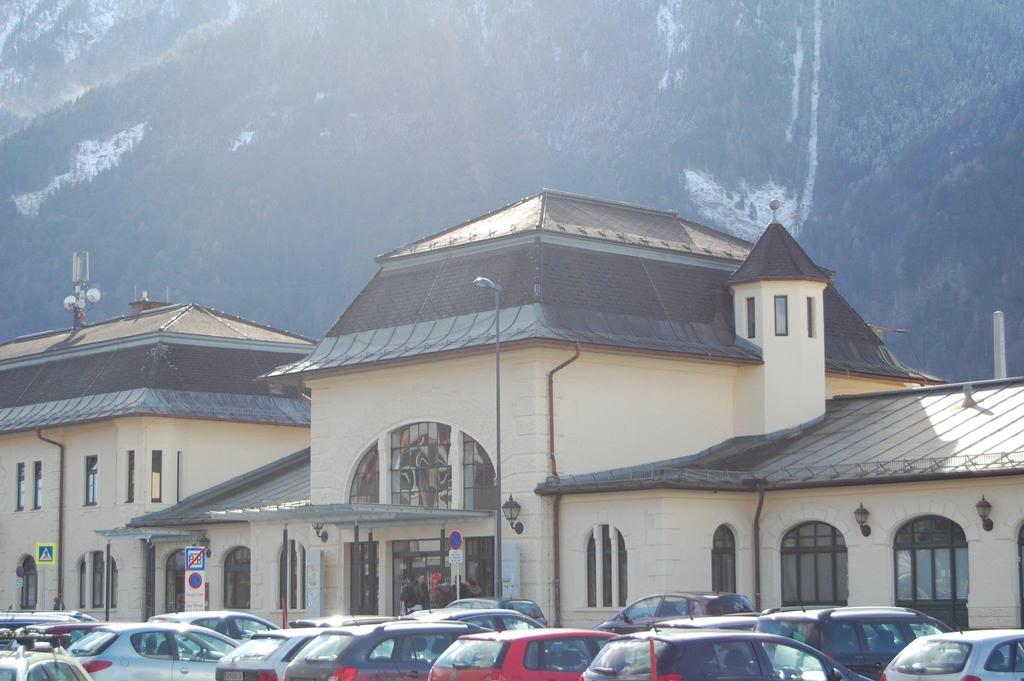 Fanzott am Bahnhof