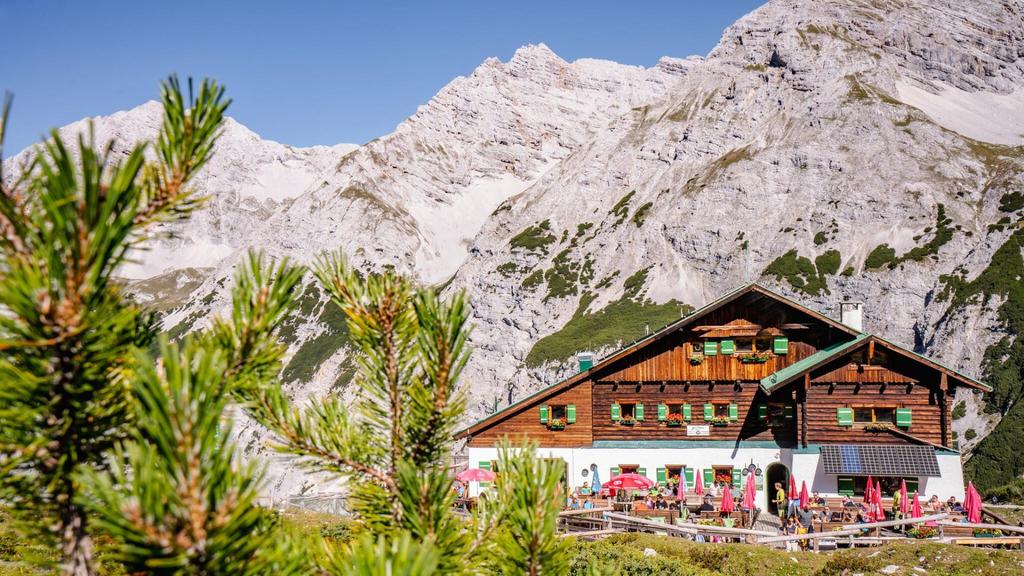 Pfeishuette - Karwendel Hoehenweg Etappe 3 & 4