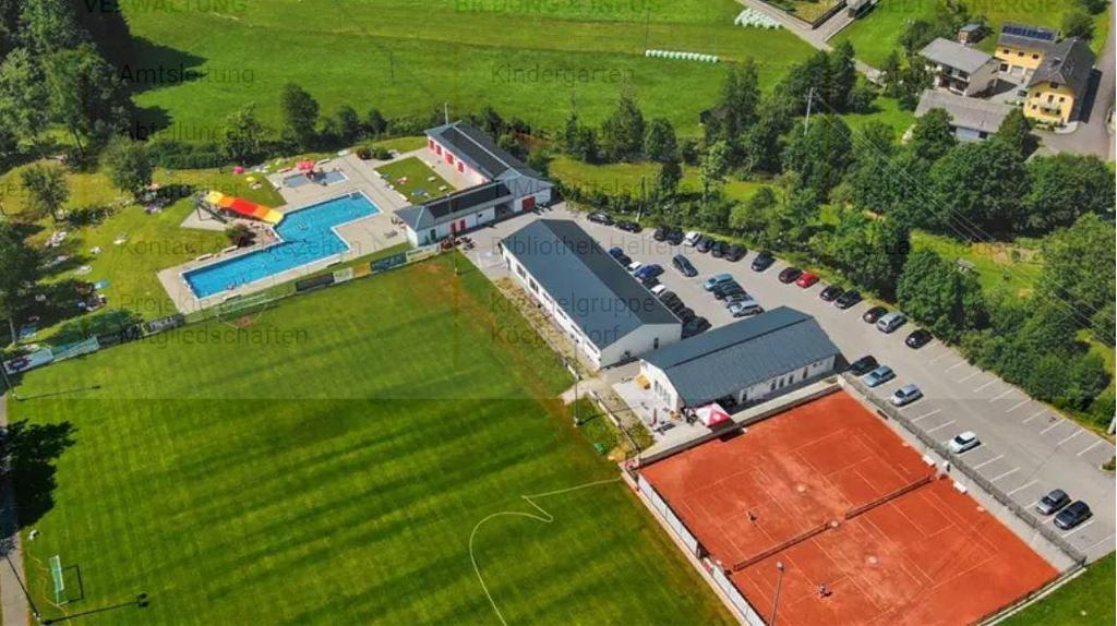 Freibad mit Sportanlage