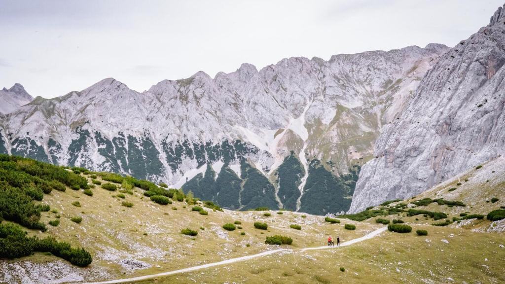 Lafatscher Hochleger Richtung Hallerangerhaus - Karwendel Hoehenweg Etappe 5