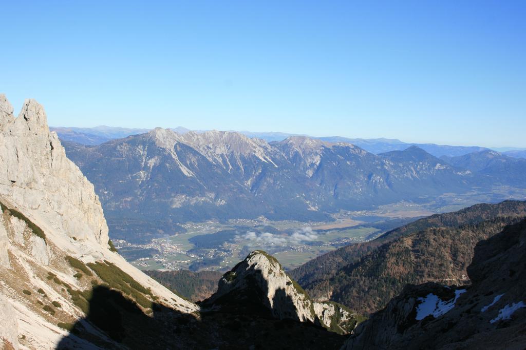 Blick vom Gartnerkofel-Thörl Richtung Gailtal mit Hermagor und Pressegger See