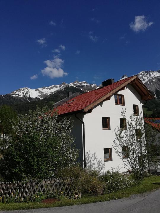Aussenansicht_Appartement_Legon_im_Sommer