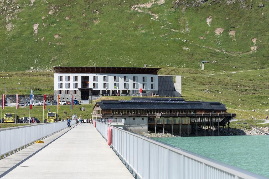 Restaurant Silvrettasee und Silvretta-Haus auf der Bielerhöhe (c) Lucas Tiefenthaler / Vorarlberg Tourismus