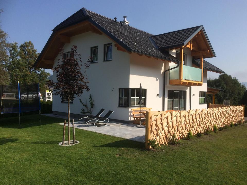 Haus,Terasse,Trampolin,Garten