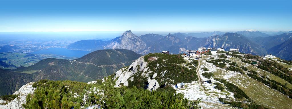 Feuerkogel-Plateau mit Blick auf Traunsee und Traunstein