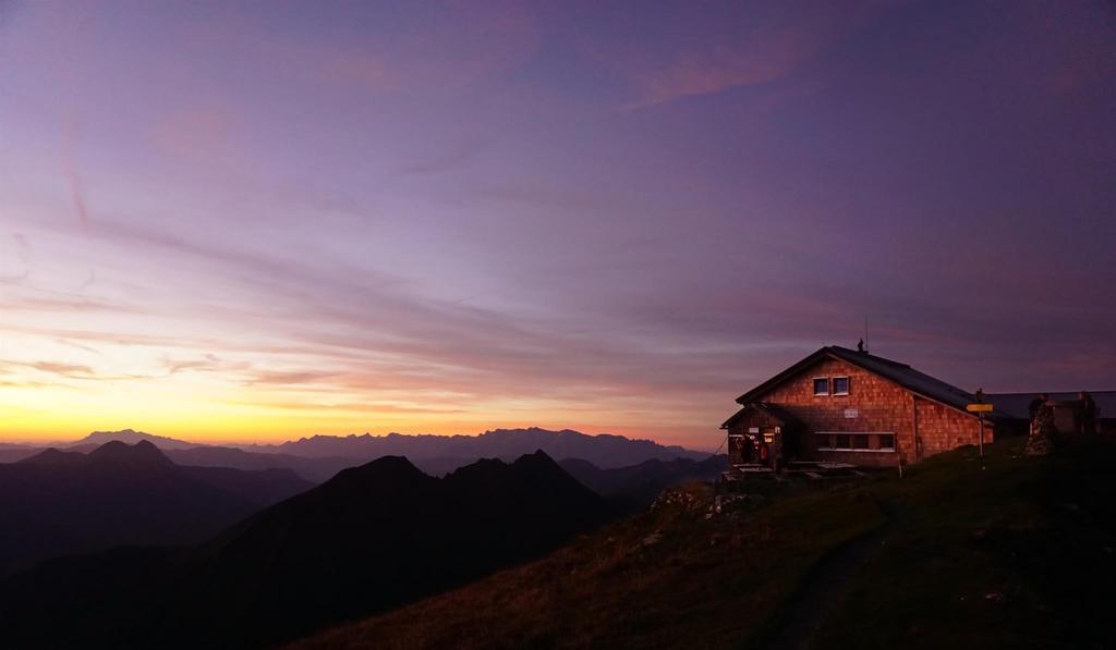 Hütte