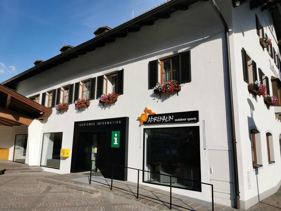 tourismusinformation-matrei-eingang-c-bernhard-assmair