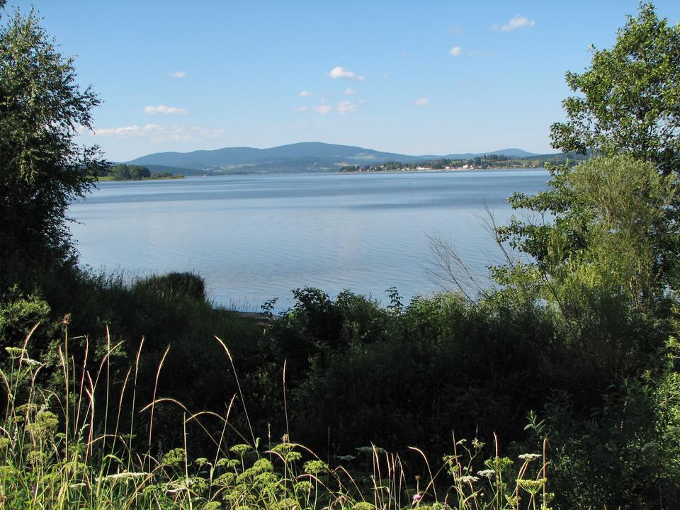 Blick auf den Moldaustausee in Tschechien
