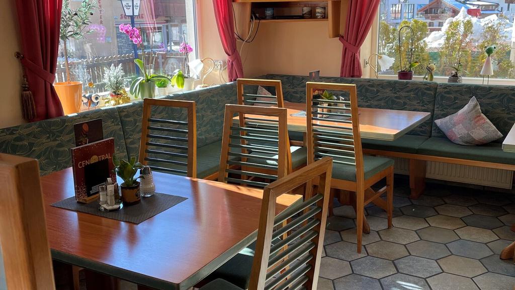 Café Pizzeria Central