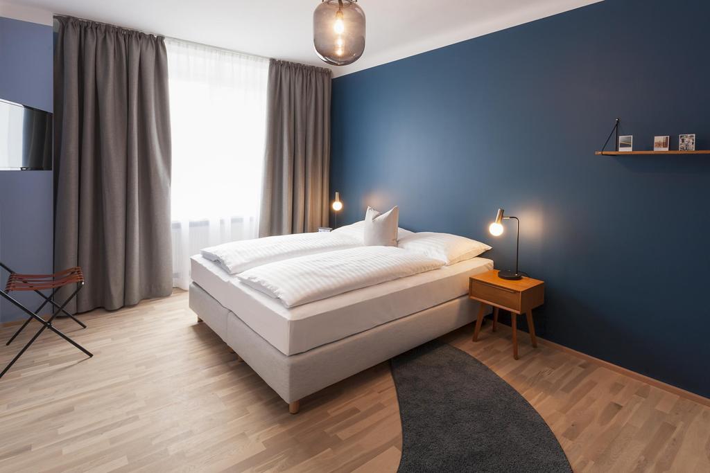 Etagerie Linz Schlafzimmer