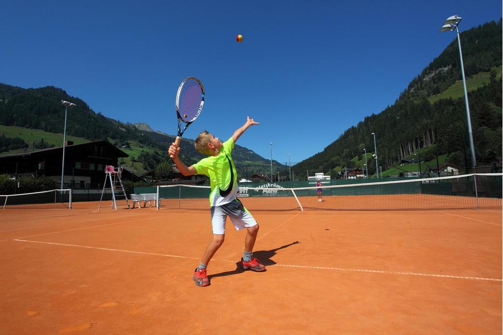 Tennis spielen