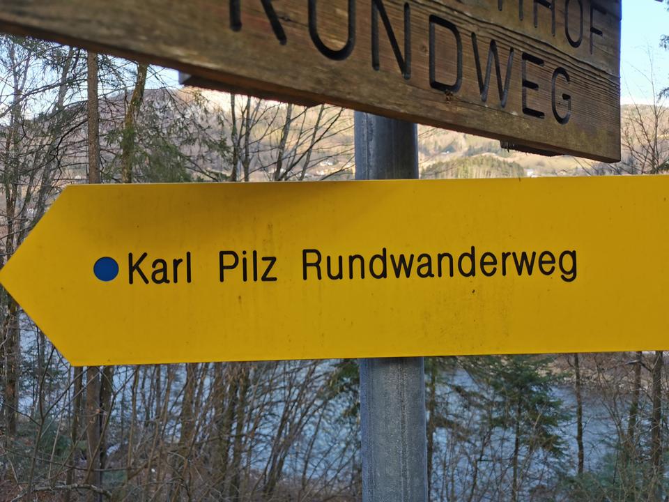 Schild zum Karl Pilz Rundwanderweg