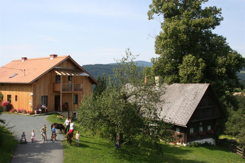 Zufahrt zum Bauernhof Priegl, im Schilcherland