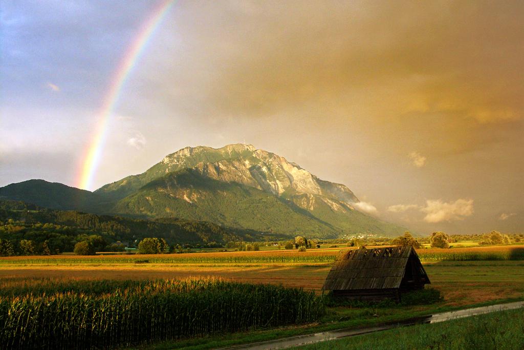 Dobratsch mit Regenbogen