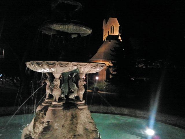Viktoria-Luise-Park in Gmunden bei Nacht