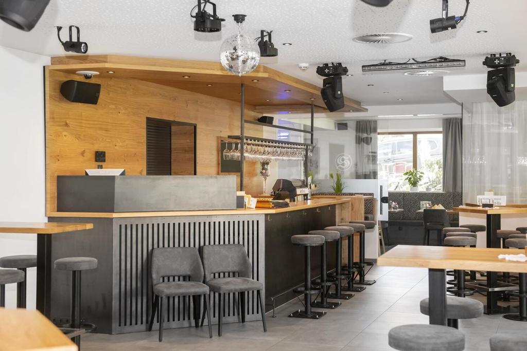 Dorfstubn Bar
