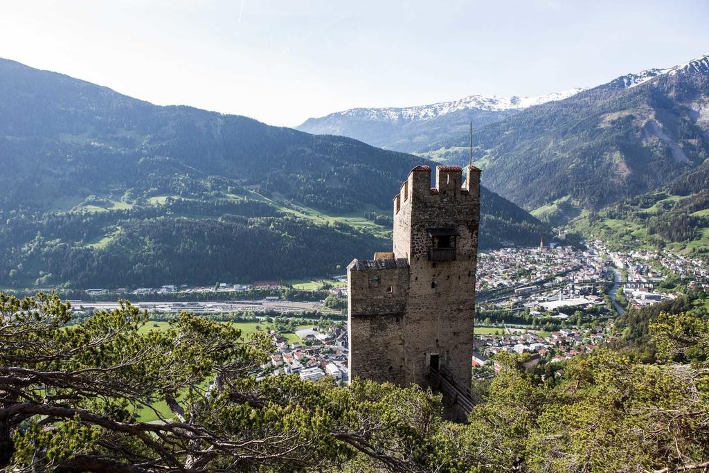 Ruine Schrofenstein
