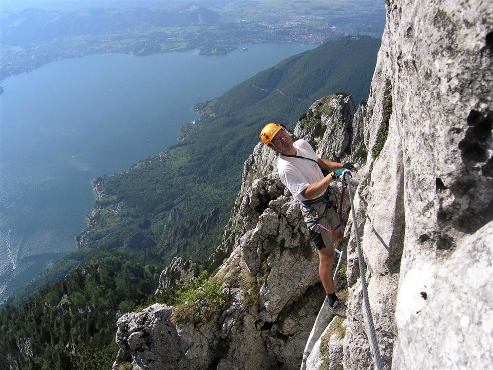 Tiefblick auf den Traunsee und Gmunden