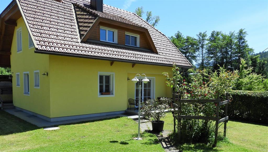 Blick vom Appartmenthaus zum Ferienhaus