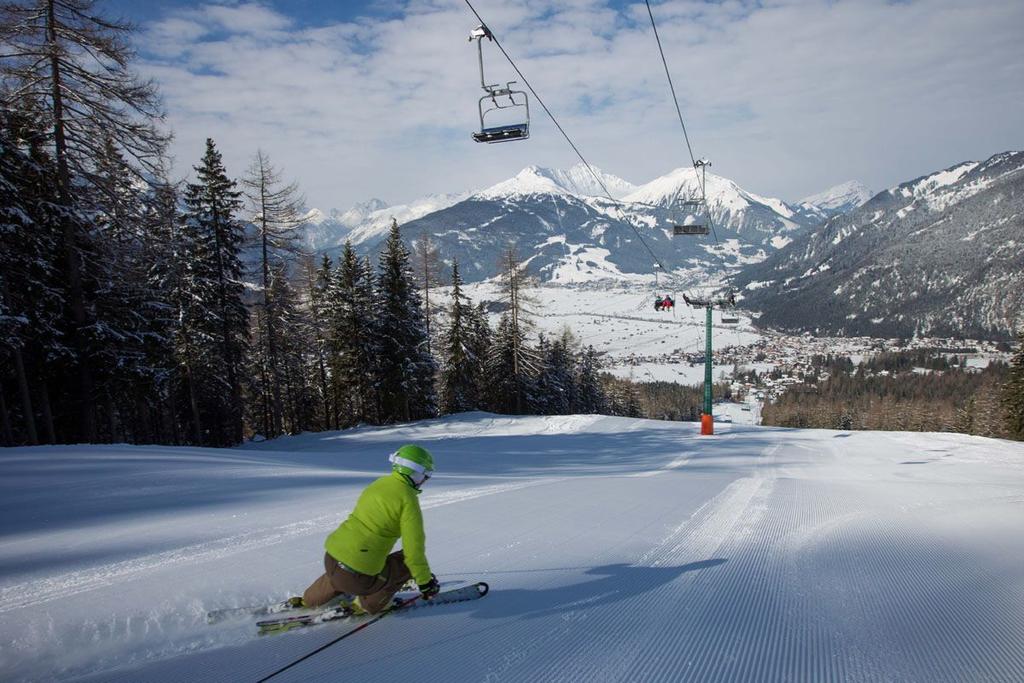 17772315-3-Ehrwalder-Wettersteinbahnen-Skigebiet-in-Ehrwald-in-der-Tiroler-Zugspitzarena-Top-prparierte-breite-Carving-Pisten.jpg