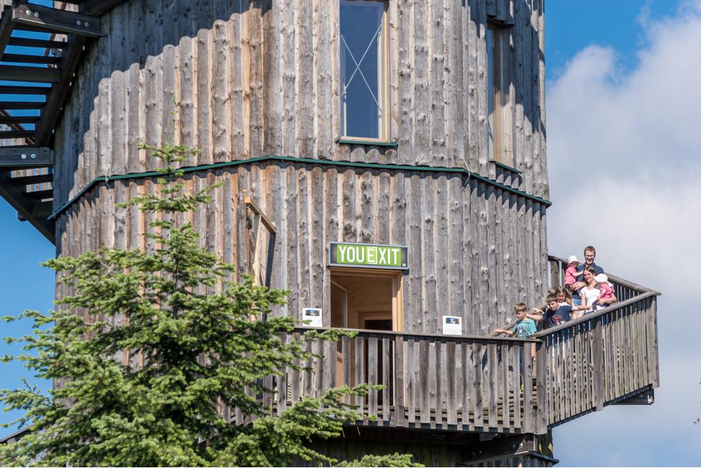 Turm YOUEXIT Baumkronenweg Kopfing