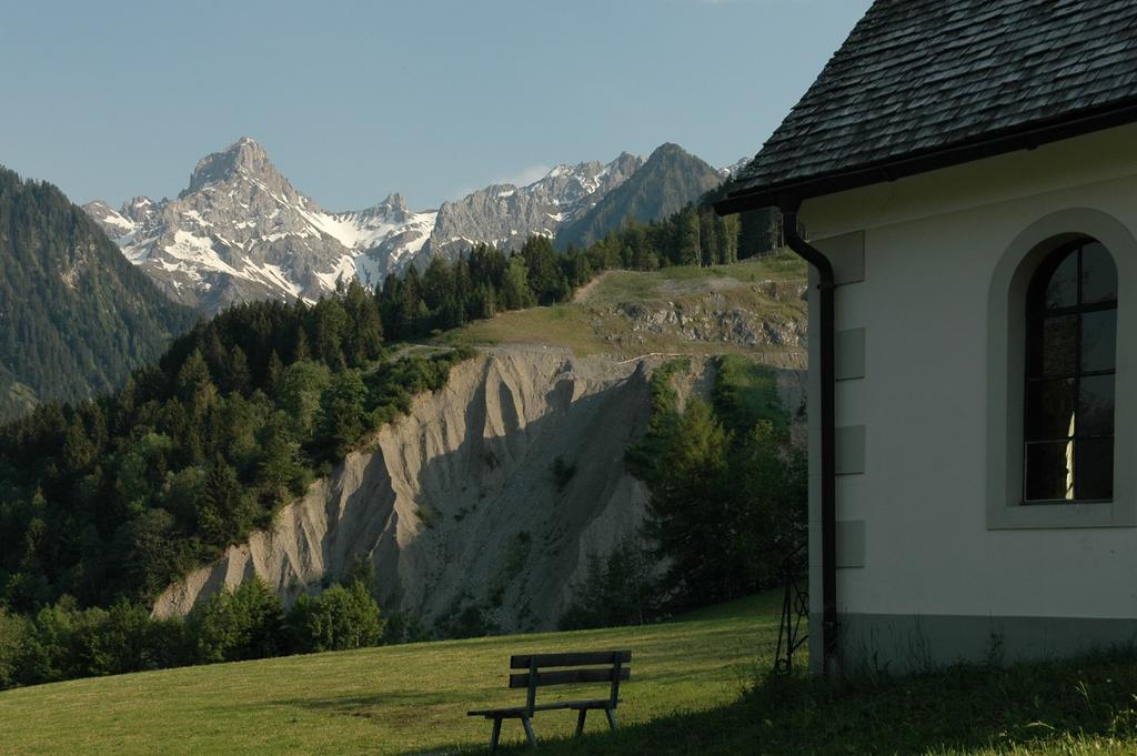 Blick zum Schesatobel und Zimba