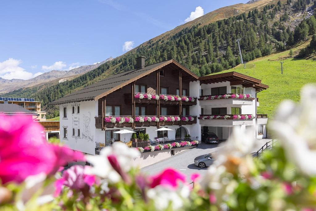 Haus Aussen quer