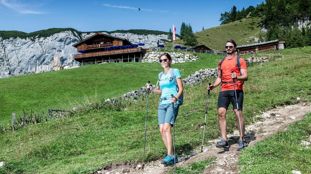 Wanderung talwärts von der Dalfaz Alm