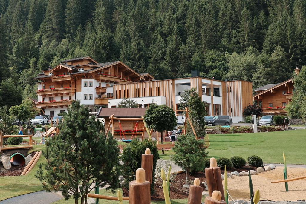 Hotel_Außenansicht_Sommer_NEU_Ausschnitt