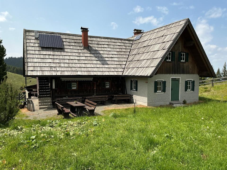 Vorderleitenhütte-Außenansicht1-Murtal-Steiermark