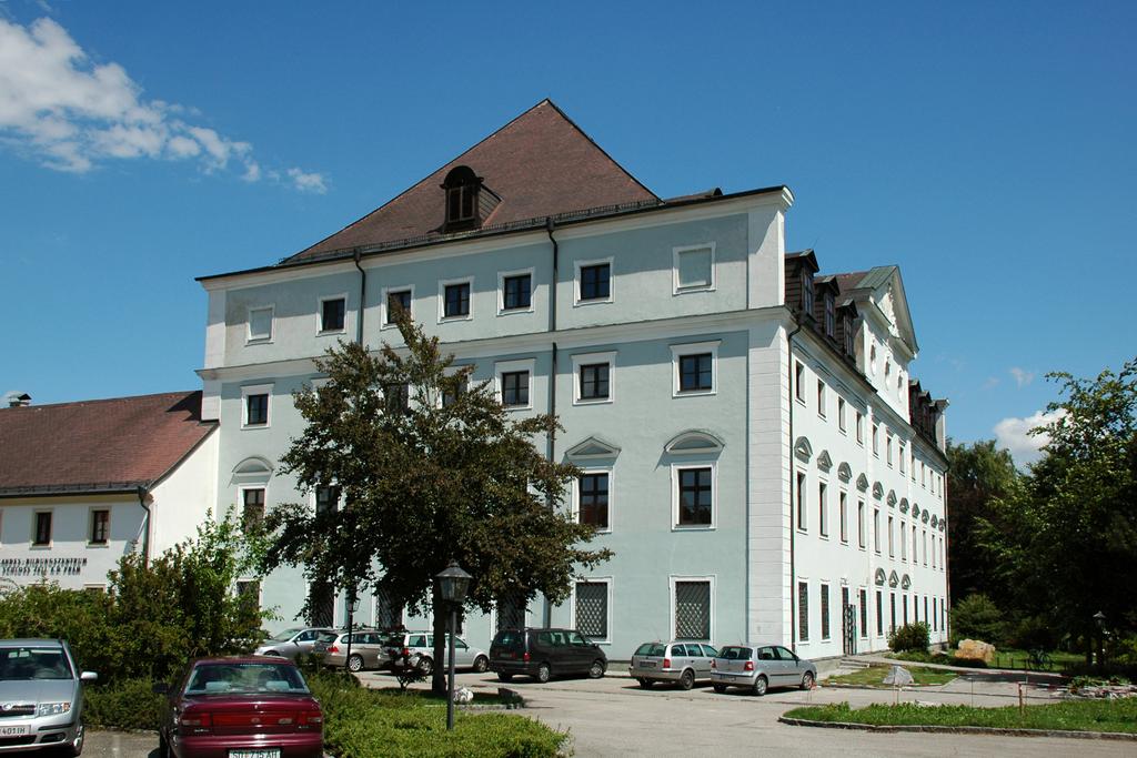 2008-0721_0103z_Zell-an-der-Pram-Schloss