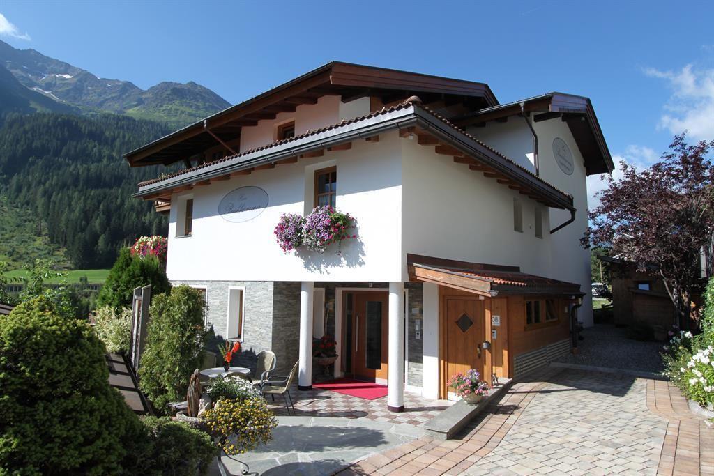 Sommerbild-Haus_Buchhammer