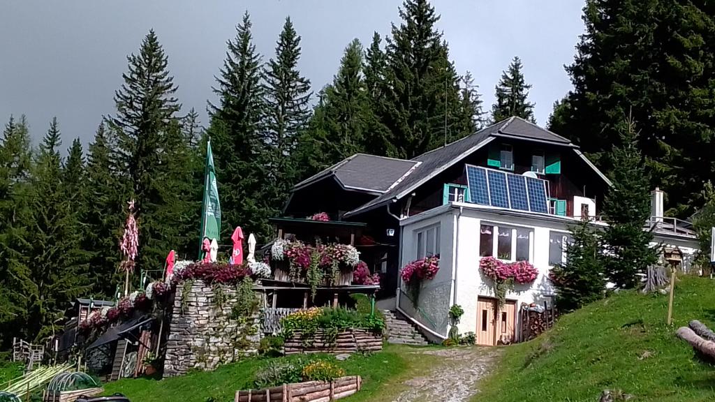 Zugang zum Oskar Schauer Haus