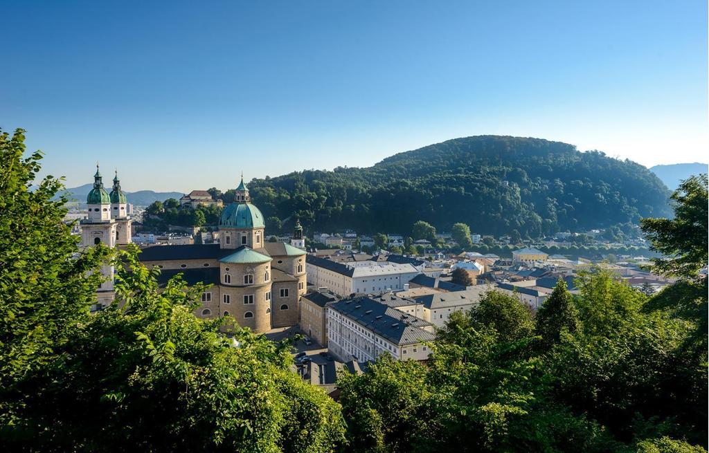 Panoramablick auf den Kapuzinerberg vom Mönchsberg