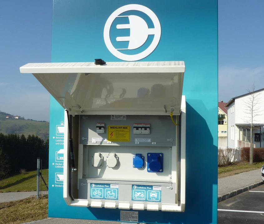 E-Ladestation Parkplatz Gemeindeamt Maria Neustift