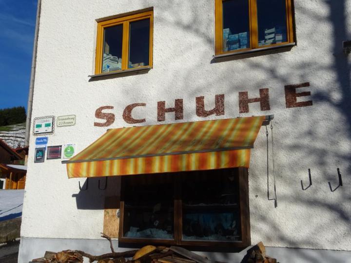 Schuhgeschäft-Schneider