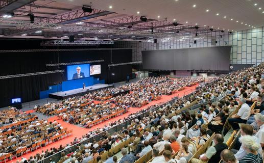 Kongress von Jehovas Zeugen "Reine Anbetung" in der Olympiahalle Innsbruck